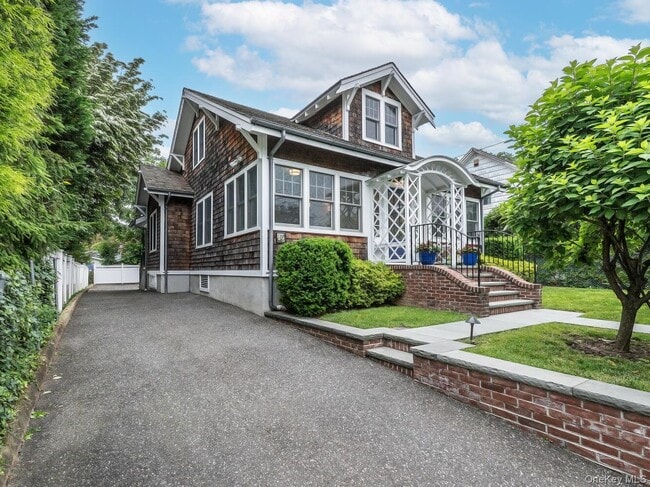 Building Photo - 29 Birch St