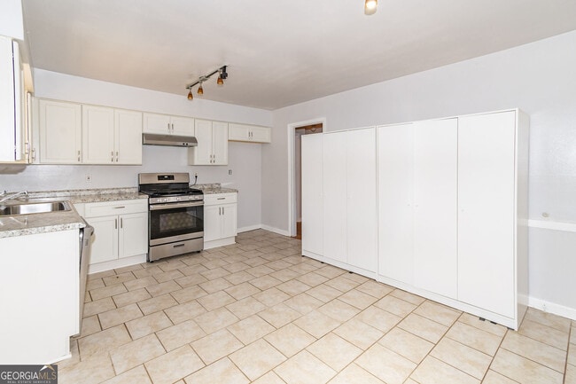 Building Photo - 207 Buchanan Terrace