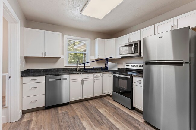 Building Photo - Polk Duplex