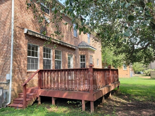 Building Photo - 425 Chamberlain Park Ln