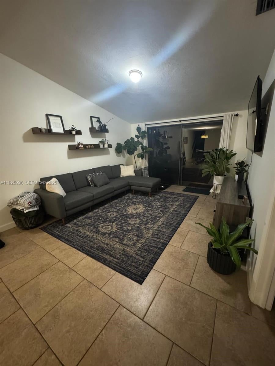 Building Photo - 10161 SW 137th Ct