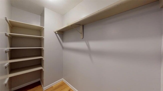 Building Photo - 725 Peppertree Dr