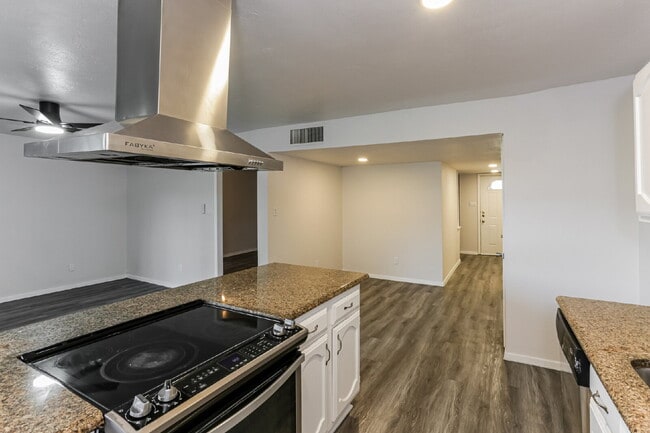 Building Photo - 507 Button Dr