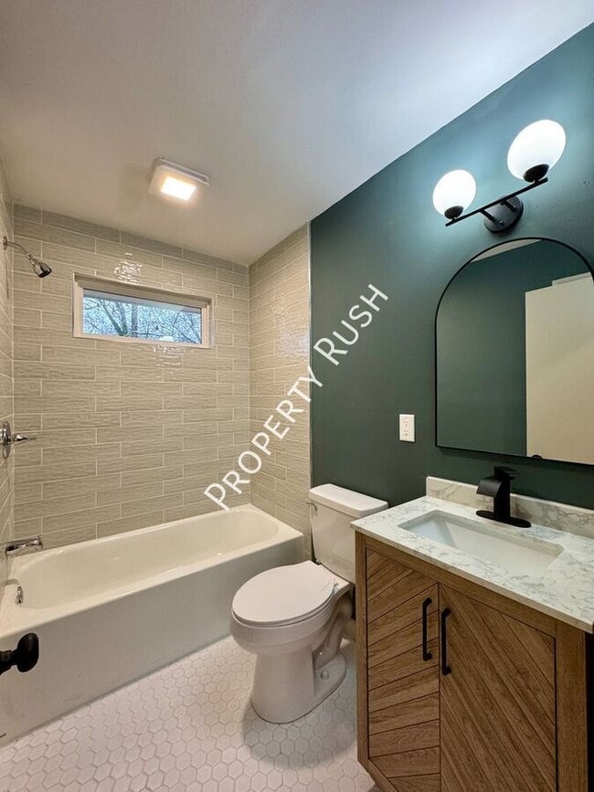 Building Photo - 3906 Forest Highland Cir