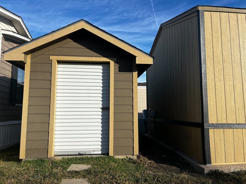 Building Photo - 709 N Collins Fwy