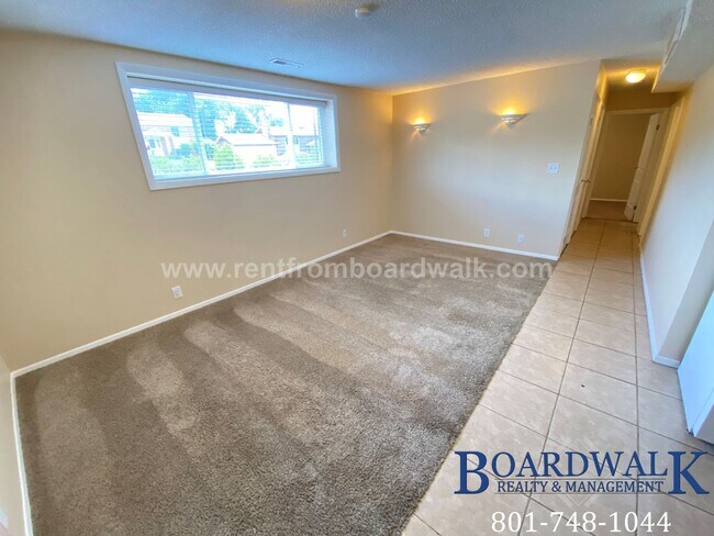 Building Photo - 451 8120 S