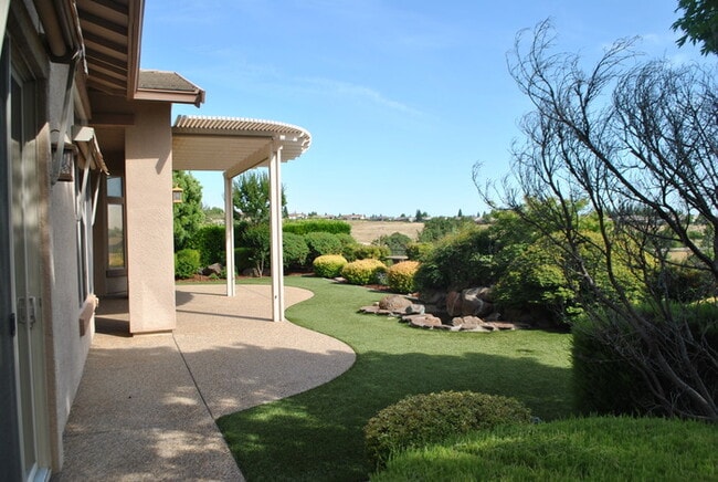 Building Photo - Gorgeous Upgraded Sun City Lincoln Hills Home