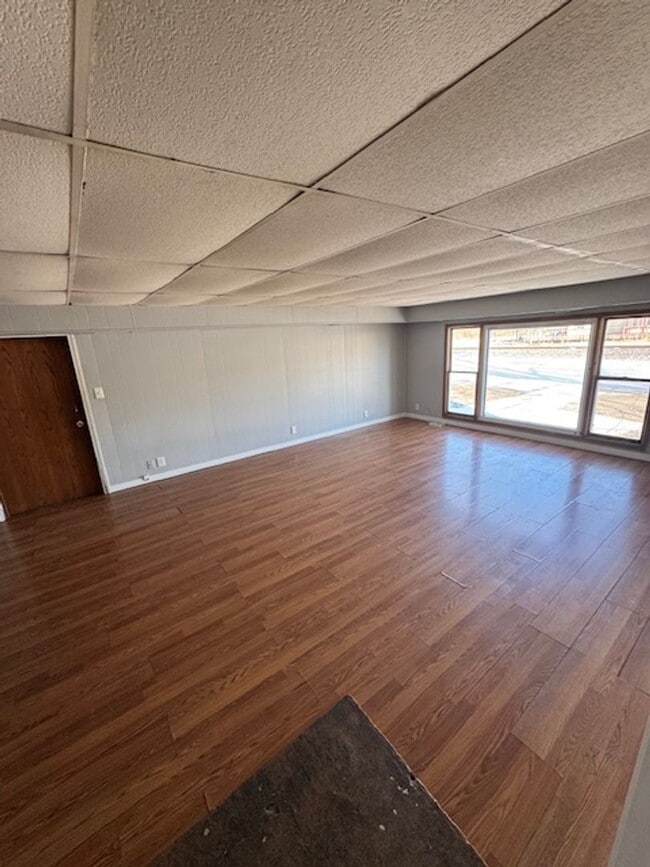 Building Photo - 608 State St