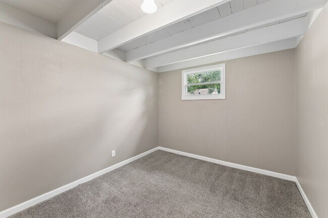 Building Photo - Charming Mid-Century Ranch Home Available Now!  1st Month's Rent is FREE!*