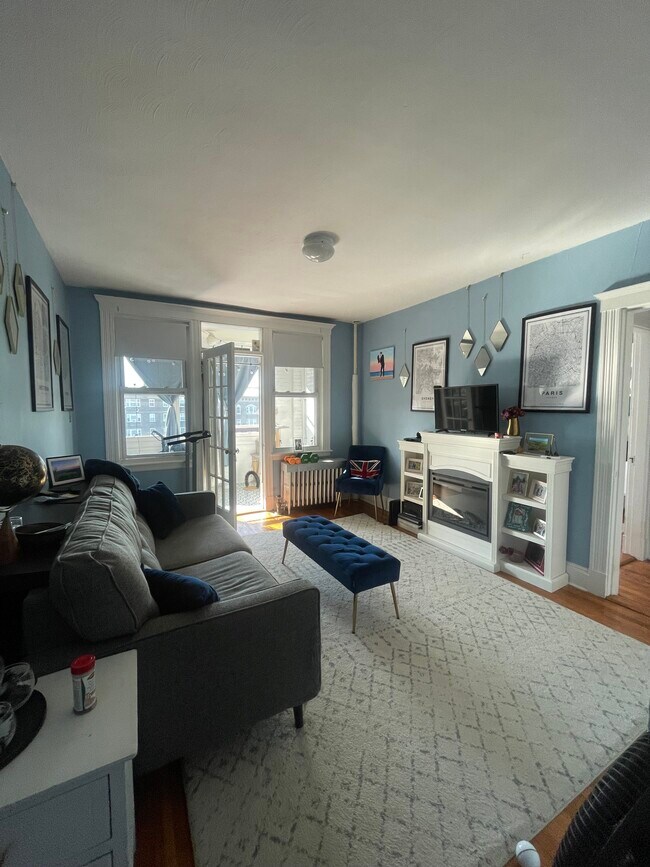 Primary Photo - 1677 Commonwealth Ave