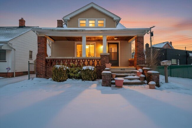 Primary Photo - 10608 Wadsworth Ave