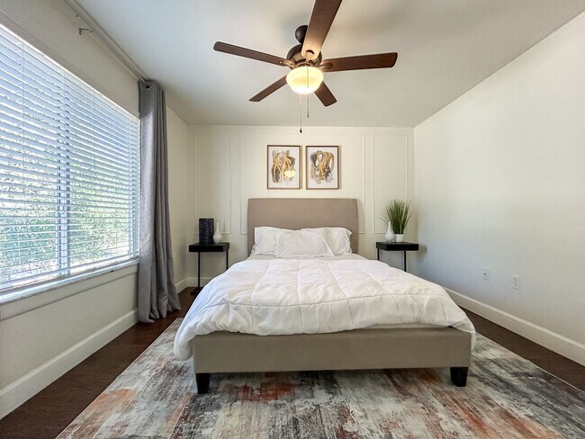 Building Photo - *3800 SW 20th Avenue - University Terrace West 206A - D