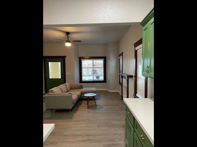 Building Photo - 640 S 1st Ave