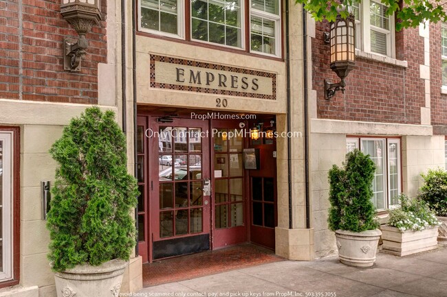 Building Photo - Timeless Condo at the Empress. Modern Upda...