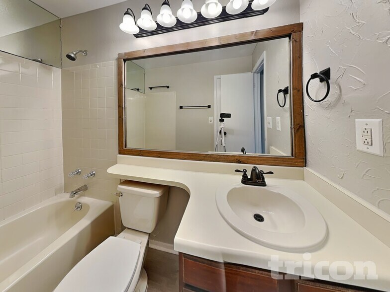 Building Photo - 10341 Routt St