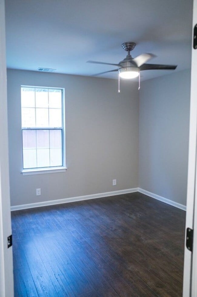 Building Photo - Beautifully Renovated 3BR House in Berry Hill!