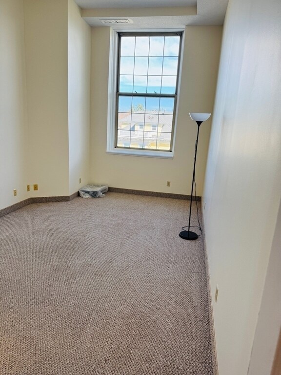 Building Photo - 64 Forest St