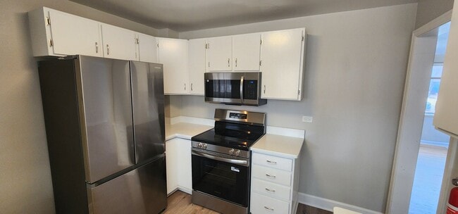 Building Photo - 2 bed 1 bath remodeled North Park Hill home