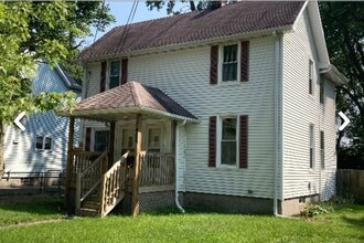 Building Photo - 623 Main St