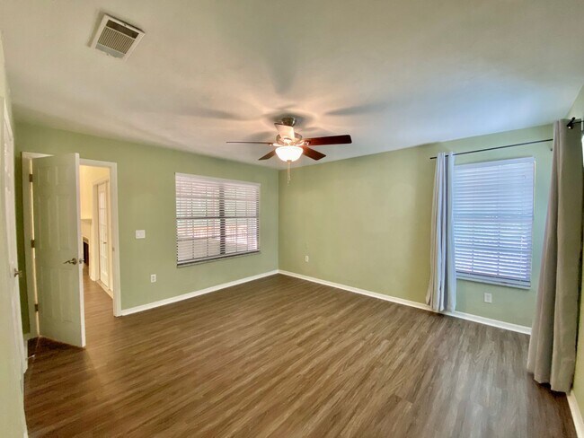 Building Photo - Charming 4BR Home in Haile Plantation with...