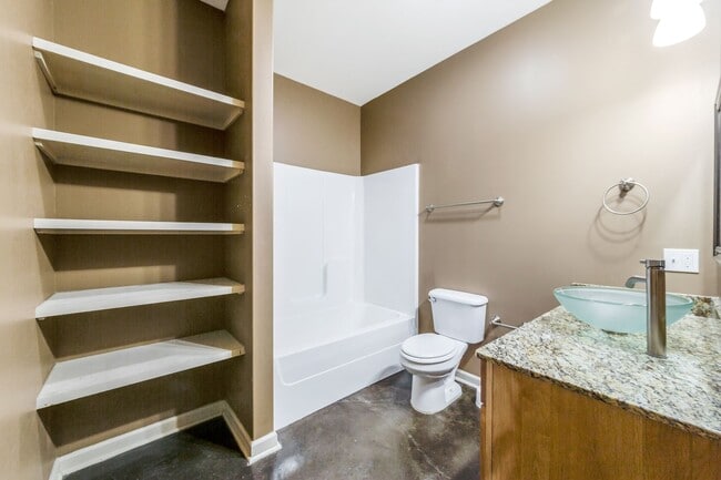 Building Photo - 3 Bedroom Townhouse in Broussard