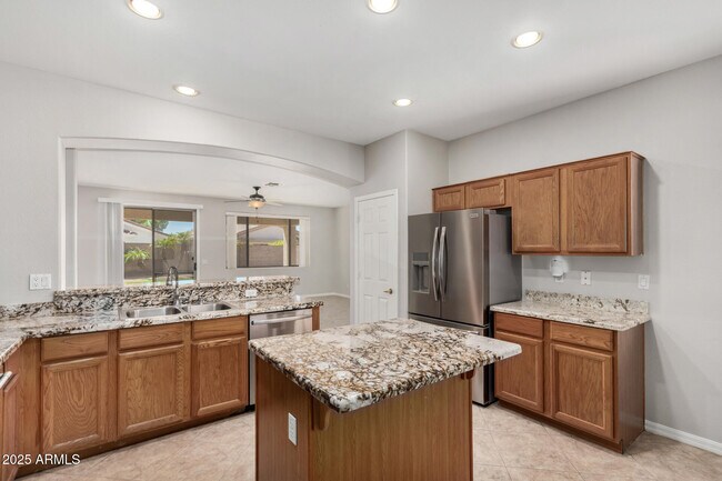 Building Photo - 14621 W Catalina Dr