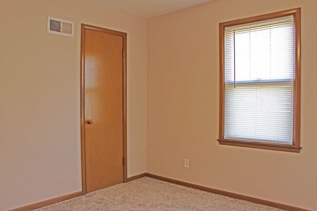Building Photo - 2-Bedroom, 1-Bath House for Rent