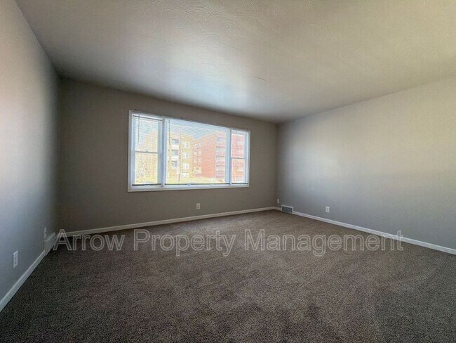 Building Photo - 1621 G-4