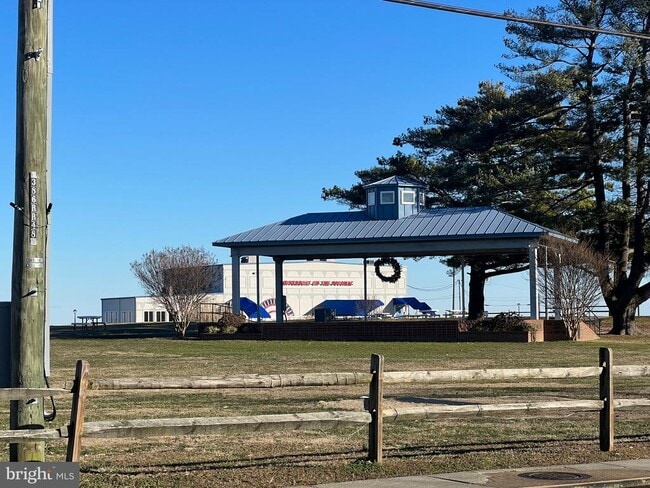 Building Photo - 308 4th St