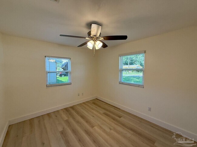 Building Photo - 1501 Croquet Dr