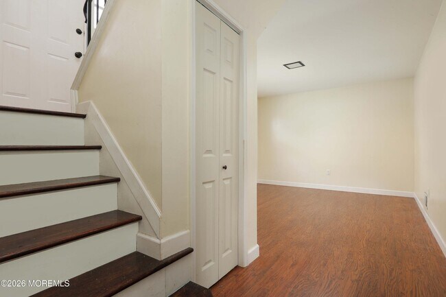 Building Photo - 17 Wisteria Pl