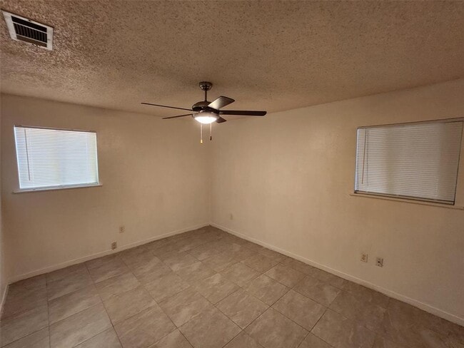 Building Photo - 2404 Audubon Pl