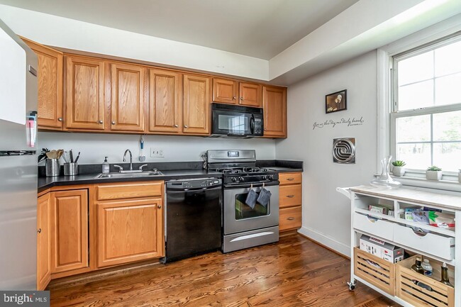 Building Photo - 355 Homeland Southway