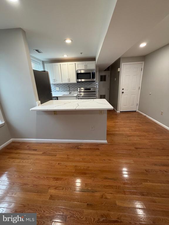 Building Photo - 1458 Riverside Ave