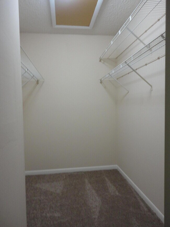 Building Photo - 714 Sunny Pine Way