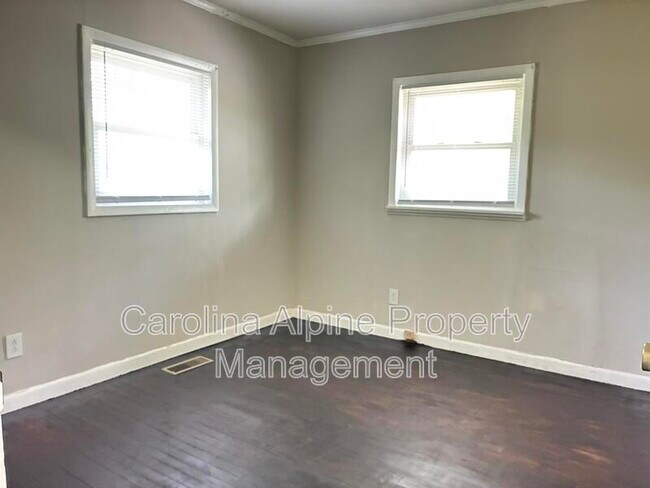 Building Photo - 1320 Kenly St