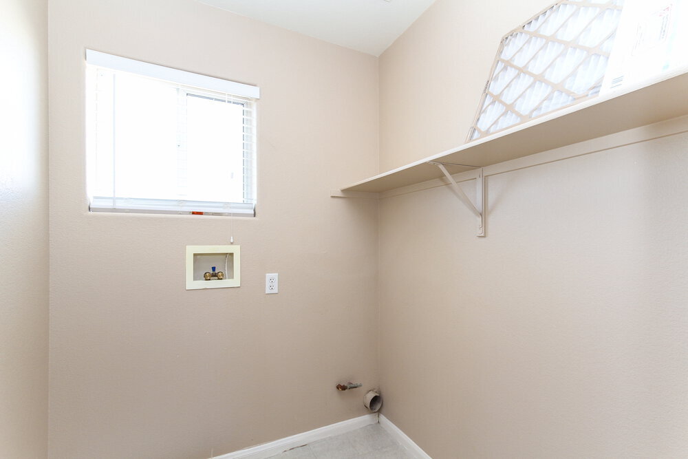 Building Photo - 2422 Predera Ave