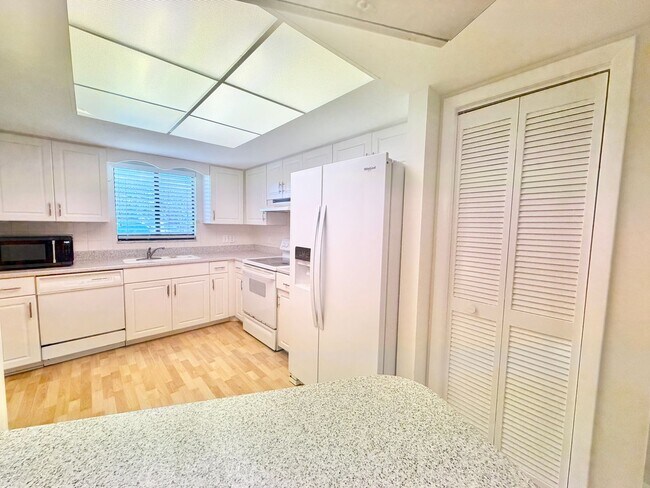 Building Photo - ** PALM RIVER ** 2 BED / 2 BATH - 1ST FLOOR - CONDO - NORTH NAPLES - ANNUAL RENTAL