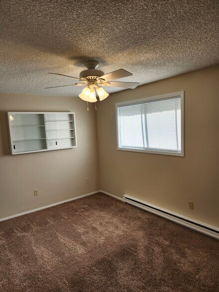 Building Photo - 2121 E Upriver Dr
