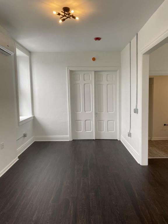 Building Photo - 713 Locust St