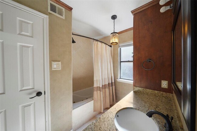 Building Photo - 10035 Red Wolf Ln