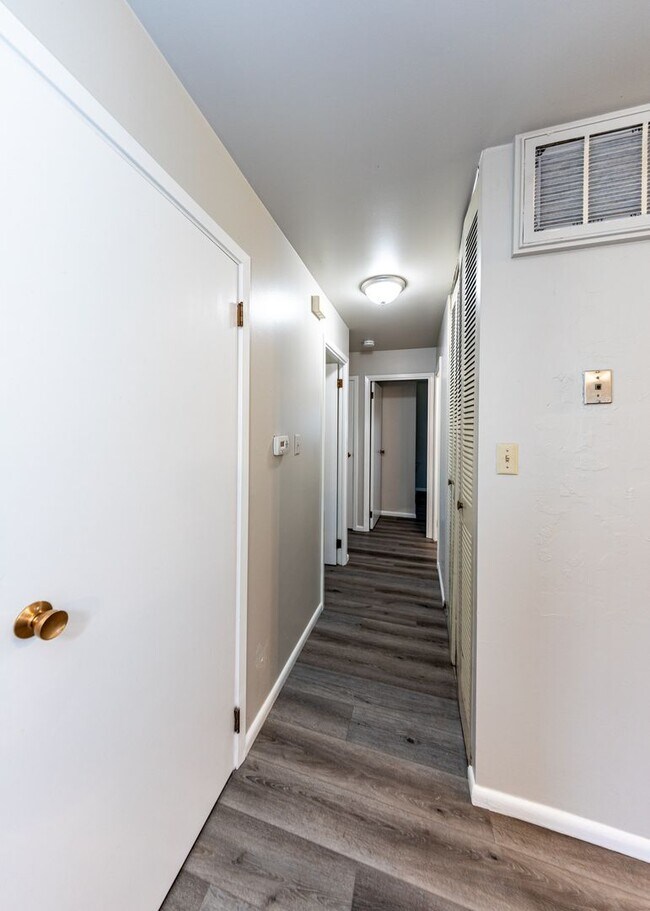 Building Photo - Newly Remodeled 3 Bedroom Home in Central Location