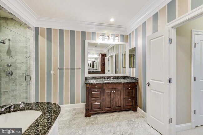 Building Photo - 10821 Symphony Park Dr