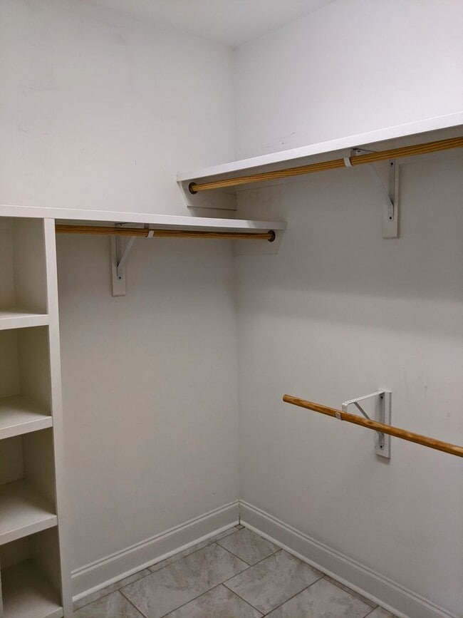 Building Photo - Wake up on Sleepy Brook Rd!