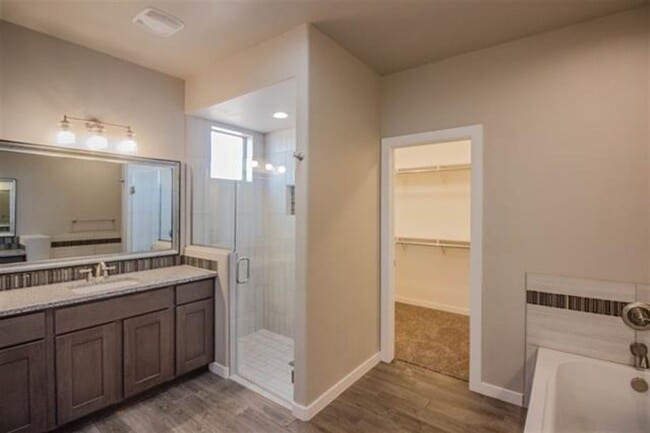 Building Photo - Spectacular 3 bed 2 bath home
