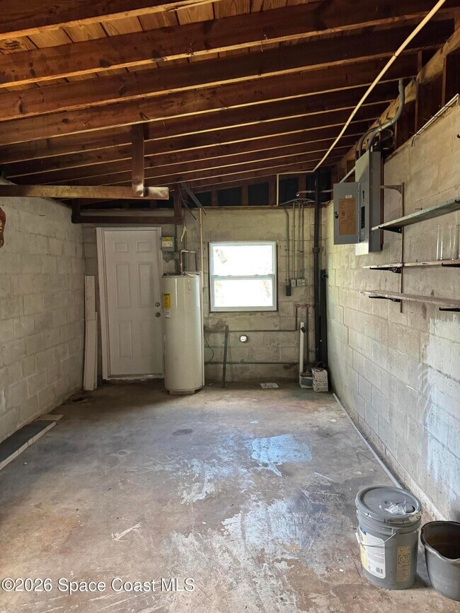 Building Photo - 204 W Alma Dr