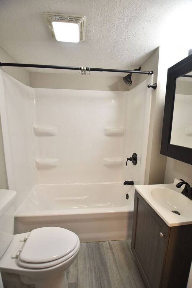 Building Photo - Mishawaka Near Parks and the Riverwalk 2 bedroom