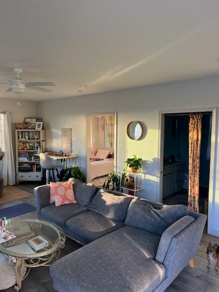 Building Photo - 1810 St Louis Dr