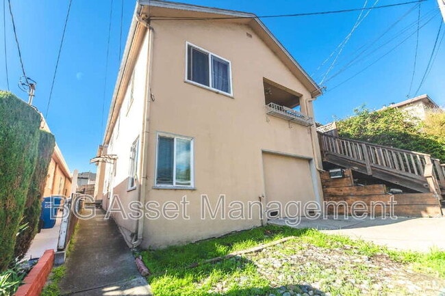 Building Photo - 3027 Yolo Ave