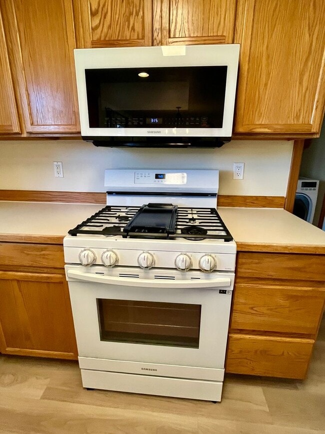 Building Photo - Charming 3-Bedroom/2.5-Bathroom House in the Cathedral Park Neighborhood of St. Johns - See Move-...